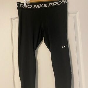 Nike Pro 3/4 Black Leggings